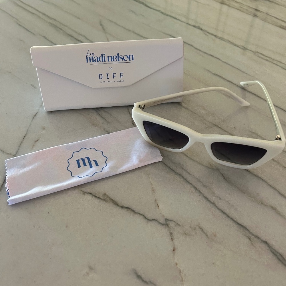 NWOT  DIFF  MADI NELSON "The Noah" Meringue Grey Gradient Polarized Sunglasses